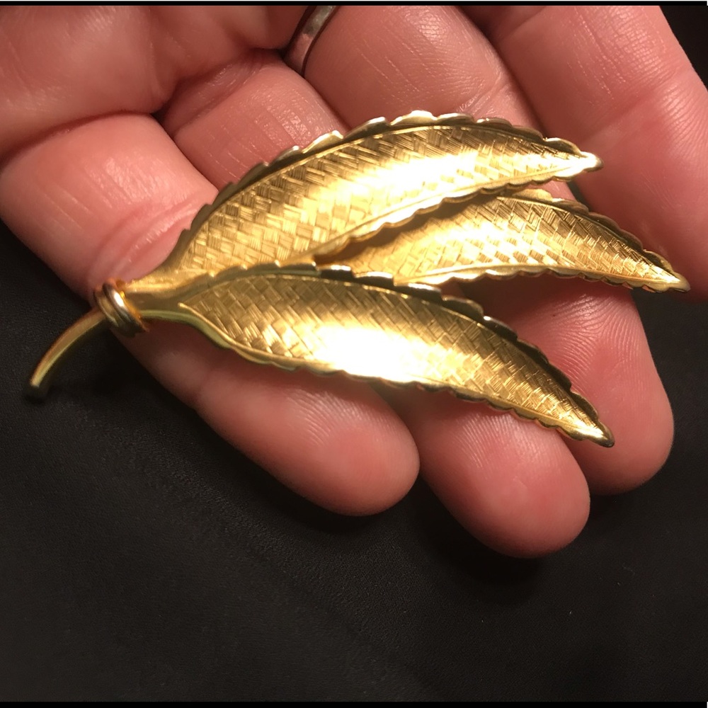 Vintage Giovanni Gold Brooch